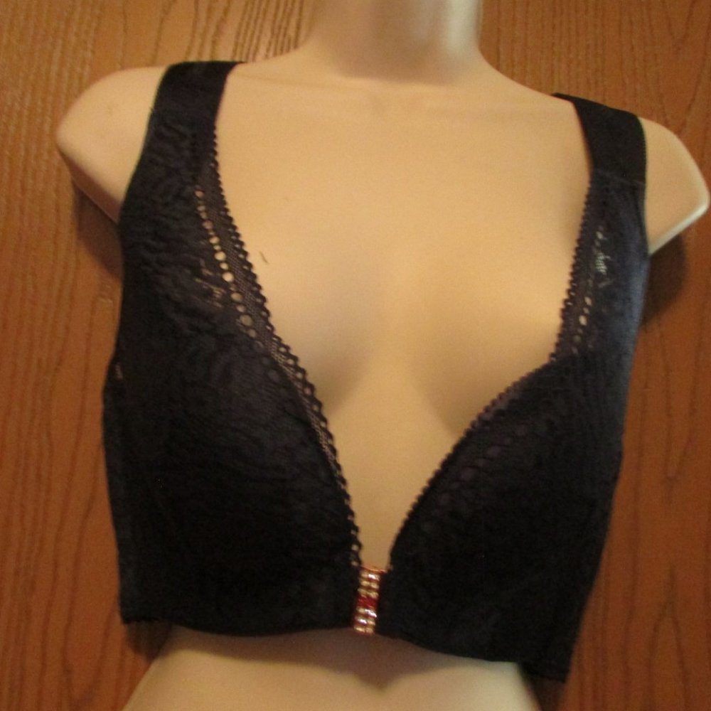 BRA.  RAZORBACK.  SIZE 34B.  NAVY